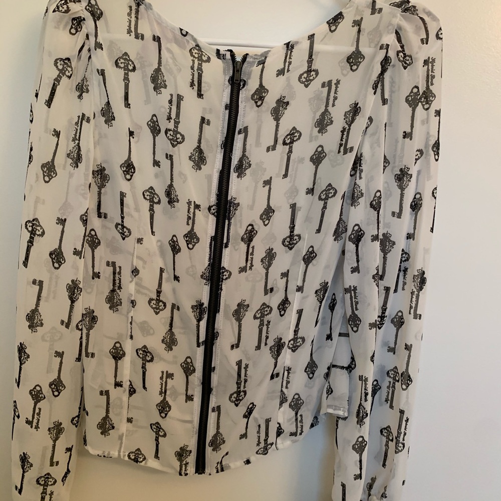 # Key Blouse - Picture 2 of 2